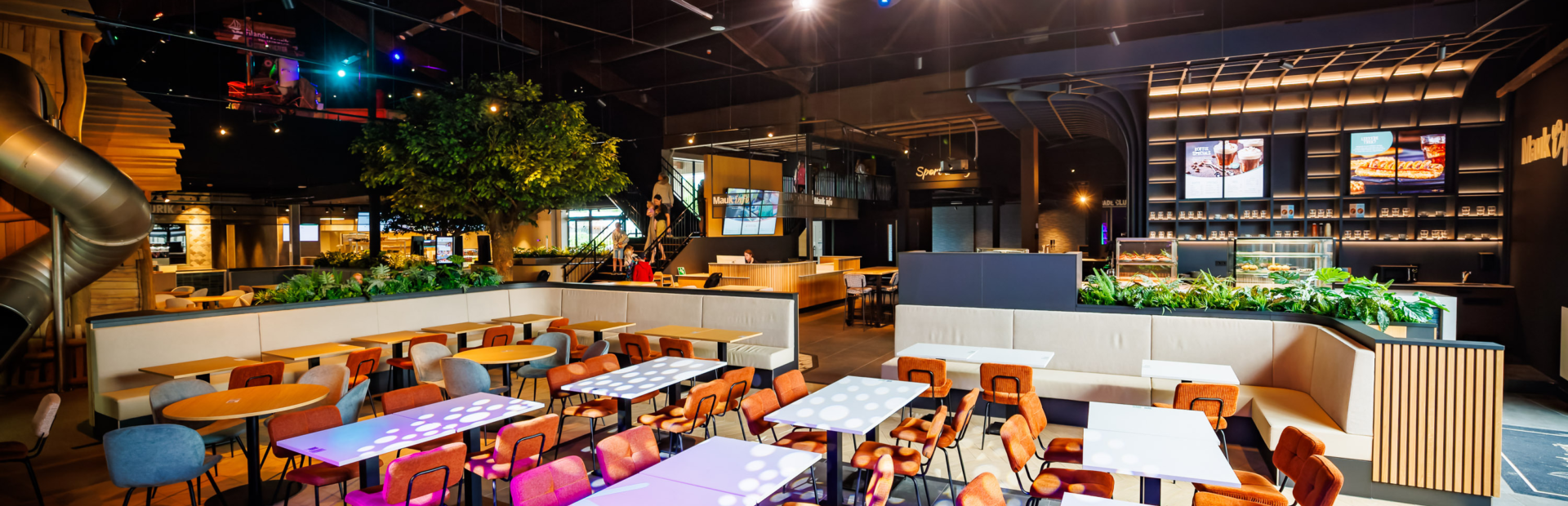 Een overzicht van Mauk Plaza met veel ruimte