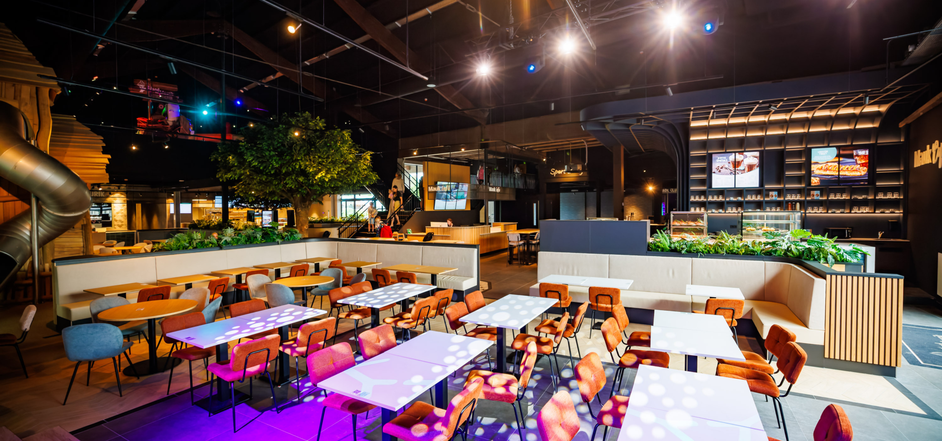 Een overzicht van Mauk Plaza met veel ruimte