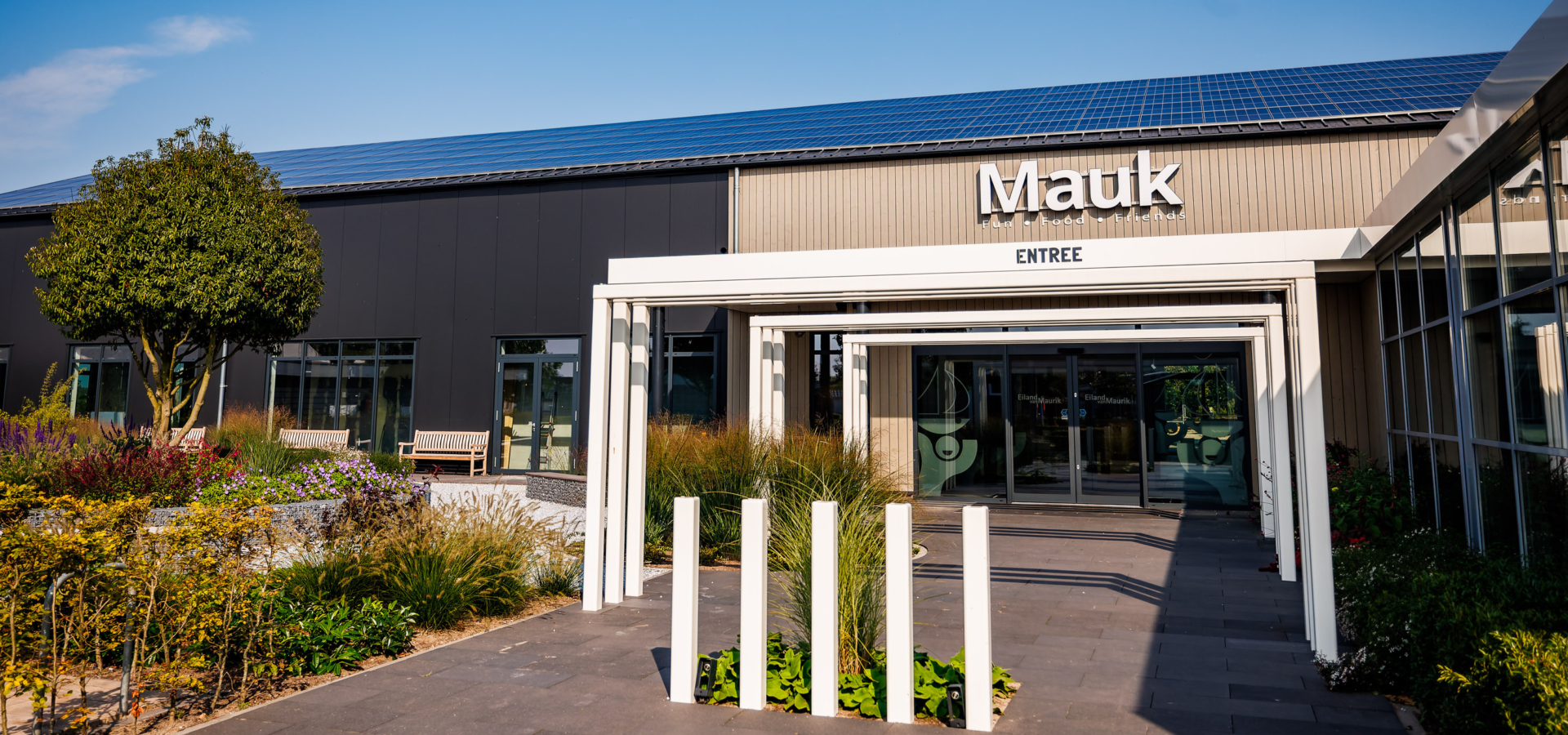 De hoofdingang van Family Entertainment Center Mauk