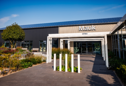 De hoofdingang van Family Entertainment Center Mauk