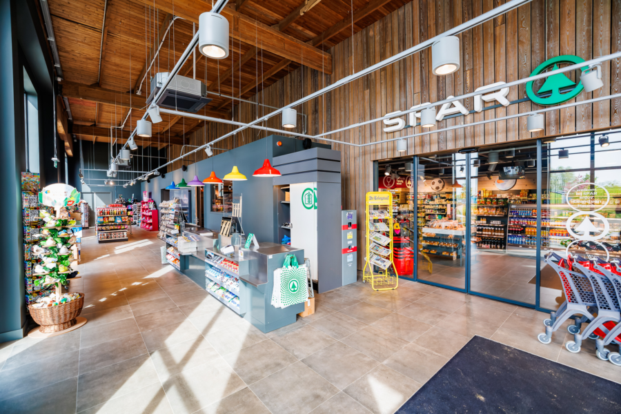 Ingang en Kassa van de SPAR supermarkt