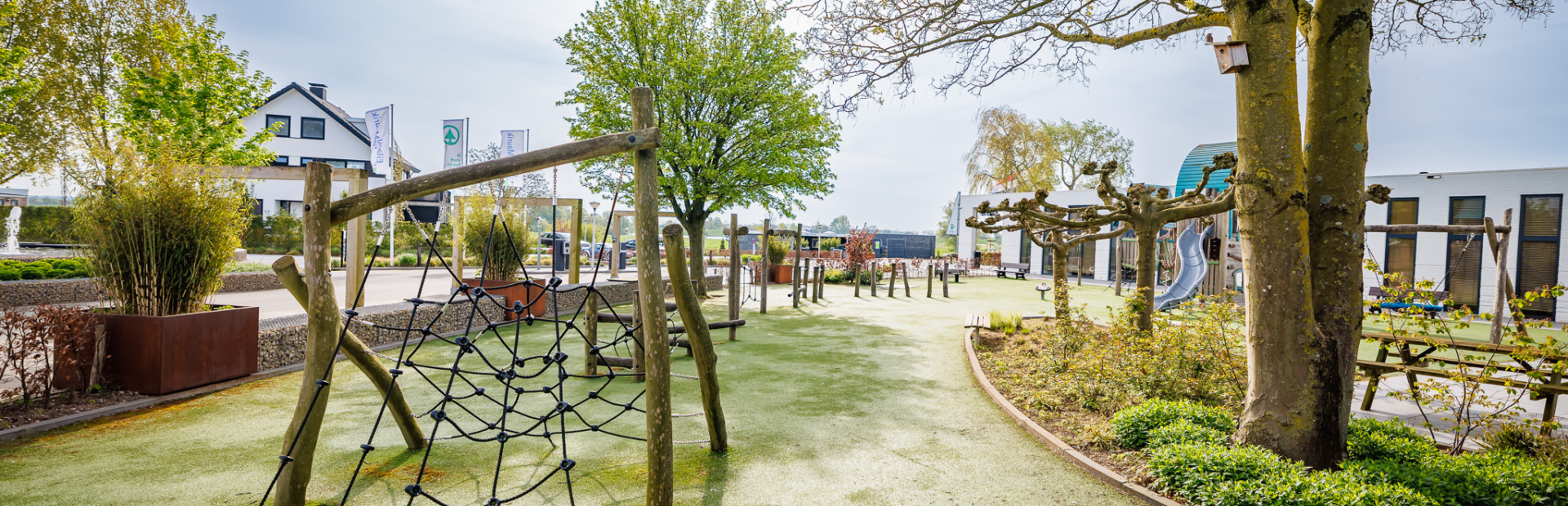 Klimrek met nepgras voor kinderen