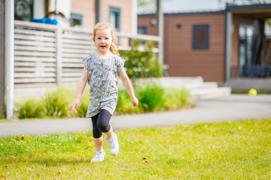 Buitenspeelplezier voor kinderen op Eiland van Maurik