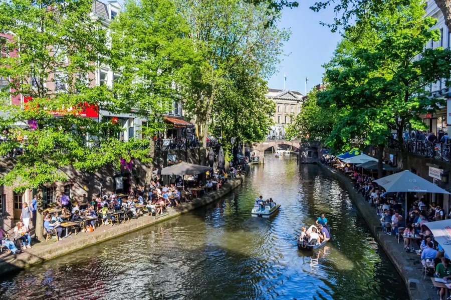 Varen in utrecht shutterstock alleen redactioneel min 2226563952