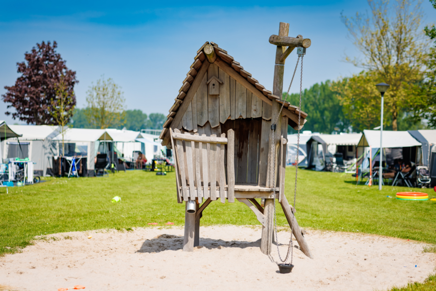 Speeltuintje op het kampeerveld van de Eksche Waard