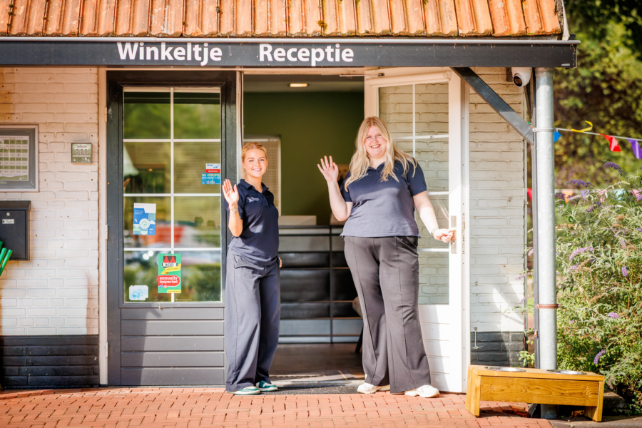Hoofdgebouw Vakantiepark de Luttenberg Receptie en Winkeltje