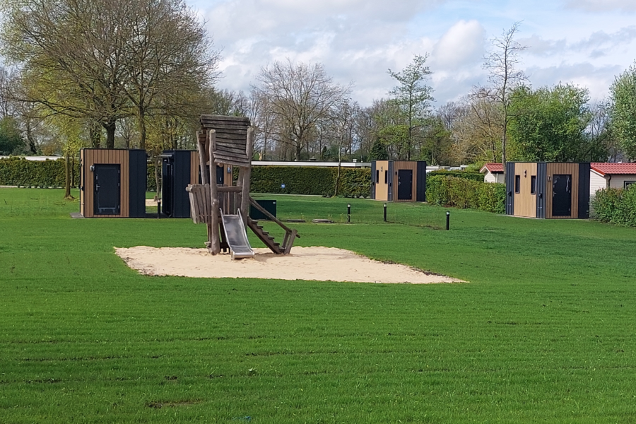 Kampeerplaatsen autovrij met privé sanitair vakantiepark de Luttenberg