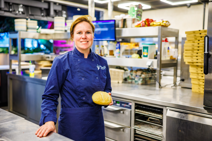 2708 115824 Martin Hols 6 I4 A6227 CR3