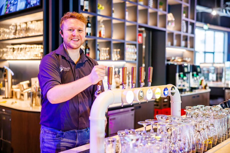 2708 115341 Martin Hols 6 I4 A6183 CR3